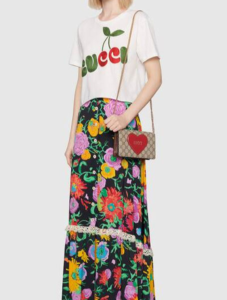 高仿GUCCI包包 古驰2021情人节特别款3D爱心印花链条钱包