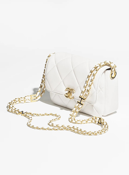 高仿Chanel女包 | 香奈儿2024新款包包 白色小羊皮字母珐琅与金色金属 迷你口盖包链条包