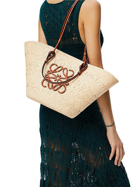 高仿罗意威女包| LOEWE包包 2024新款包包 自然色 中号棕榈叶和牛皮革Basket手袋
