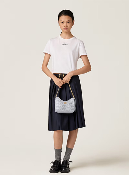 高仿MIUMIU包包 | A货缪缪包包 2024年MIUMIU新款 矢车菊蓝Matelassé软羊革单肩包