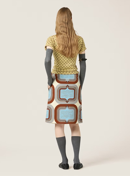 MIUMIU高仿女装 | 缪缪A货服装 2025春夏MIUMIU新款 奶油色丝质针织Polo衫