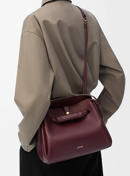 高仿LOEWE包包 | A货罗意威包包 2025年LOEWE新款 深酒红 中号柔软牛皮革 Madrid 手袋