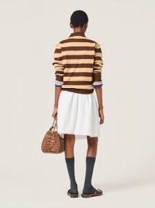 MIUMIU高仿女装 | 缪缪A货服装  2025夏季MIUMIU新款 焦糖色 棉针织马球衫
