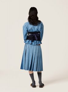 MIUMIU高仿女装 | 缪缪A货服装  2025夏季MIUMIU新款 浅蓝色褶皱牛仔裙