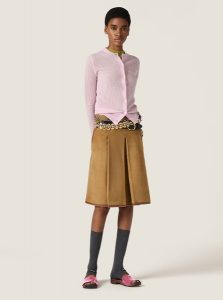 MIUMIU高仿女装 | 缪缪A货服装  2025夏季MIUMIU新款 雪粉色 羊绒开衫