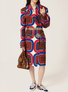高仿MIUMIU包包 | A货缪缪包包 2025夏季MIUMIU新款 橡木色 绒面皮革手袋，挂饰装饰