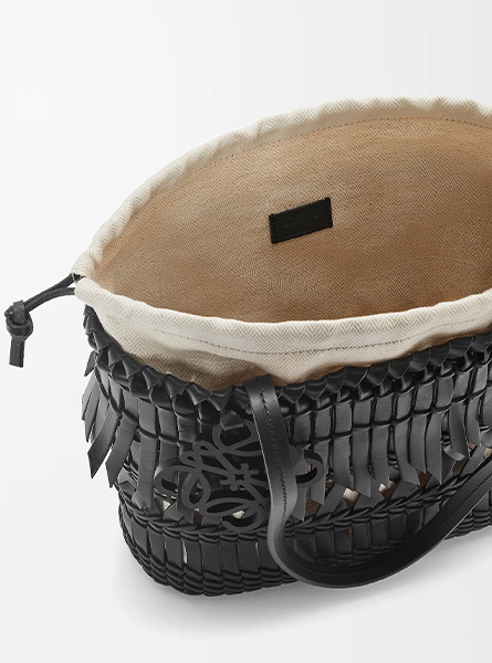 高仿LOEWE包包 | A货罗意威包包 2025年LOEWE新款 黑色 牛皮革流苏方形 Basket 手袋