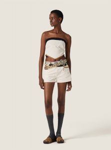 MIUMIU高仿女装 | 缪缪A货服装  2025夏季MIUMIU新款 白色牛仔和皮革短裤