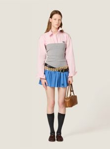 MIUMIU高仿女装 | 缪缪A货服装  2025夏季MIUMIU新款 灰色府绸和平纹针织迷你半身裙