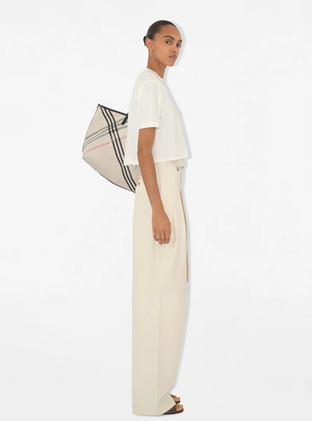 BURBERRY高仿女装 | 巴宝莉 A货服装 2025夏季BURBERRY新款 短款棉质 T 恤衫