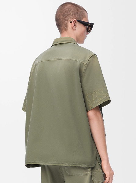 LOEWE高仿男装 | 罗意威A货服装  2025夏季LOEWE新款 Anagram 棉质短袖衬衫