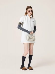 MIUMIU高仿女装 | 缪缪A货服装  2025夏季MIUMIU新款 白色粘合珠地布和科技针织连衣裙