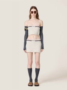 MIUMIU高仿女装 | 缪缪A货服装  2025夏季MIUMIU新款 中性色 棉针织迷你半身裙