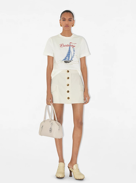 BURBERRY高仿女装 | 巴宝莉 A货服装 2025夏季BURBERRY新款 帆船图案棉质 T 恤衫
