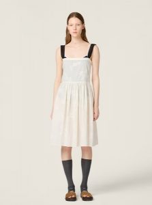 MIUMIU高仿女装 | 缪缪A货服装 2025夏季MIUMIU新款 象牙色 刺绣薄棉布连衣裙