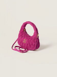 高仿MIUMIU包包 | A货缪缪包包 2025夏季MIUMIU新款 紫红色 Wander Matelassé绒面皮革手袋