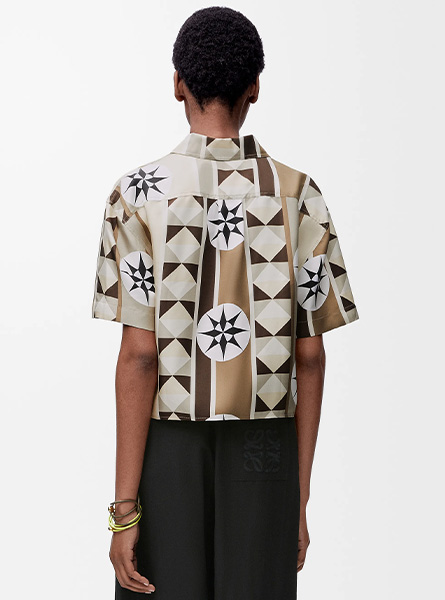 LOEWE高仿女装 | 罗意威A货服装  2025夏季LOEWE新款 丝绸短袖衬衫