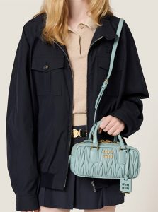 高仿MIUMIU包包 | A货缪缪包包 2025夏季MIUMIU新款 粉蓝色 Arcadie matelassé软羊革手袋