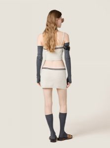 MIUMIU高仿女装 | 缪缪A货服装  2025夏季MIUMIU新款 中性色 棉针织迷你半身裙