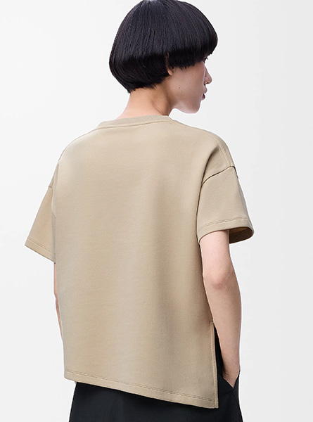 LOEWE高仿女装 | 罗意威A货服装  2025早秋LOEWE新款 米色棉质混纺不对称T恤