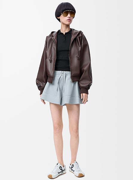 LOEWE高仿女装 | 罗意威A货服装  2025早秋LOEWE新款 黑色羊绒和丝绸短袖 Polo 毛衣