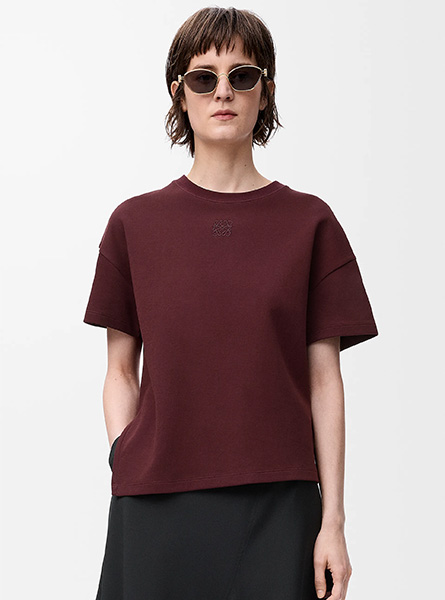 LOEWE高仿女装 | 罗意威A货服装  2025早秋LOEWE新款 勃艮第红棉质混纺不对称T恤