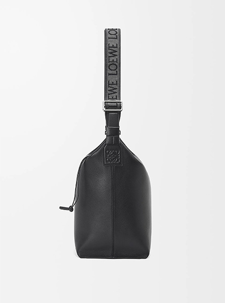高仿LOEWE包包 | A货罗意威男包 2025早秋新款 黑色柔软光滑牛皮革和提花布 Cubi 斜挎包 明星同款
