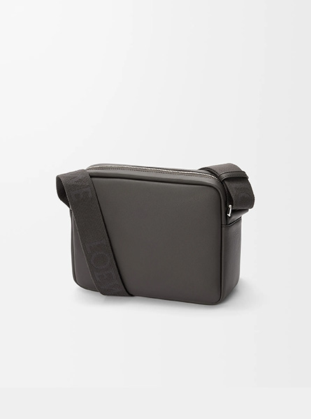 高仿LOEWE包包 | A货罗意威男包 2025早秋新款 深灰色中号光滑牛皮革 Pebble 邮差包