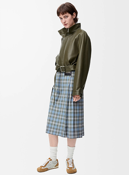 LOEWE高仿女装 | 罗意威A货服装  2025早秋LOEWE新款 浅蓝色羊毛混纺褶裥半身裙