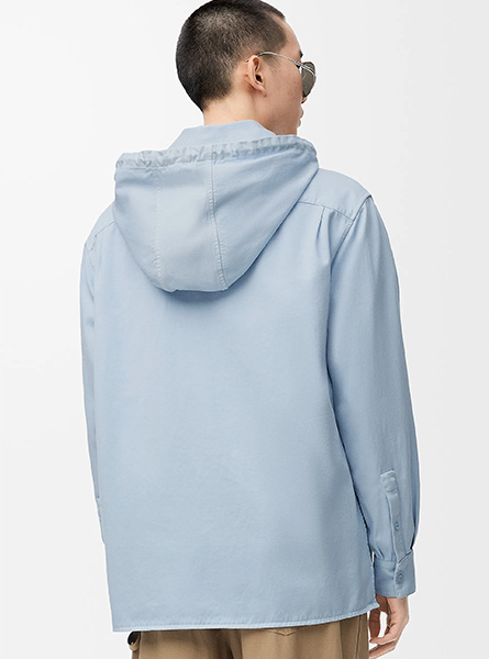LOEWE高仿男装 | 罗意威A货服装  2025早秋新款 浅蓝色棉质连帽外套衬衫