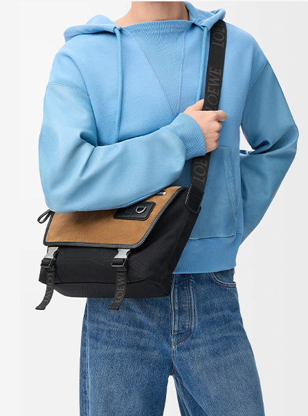 高仿LOEWE包包 | A货罗意威男包 2025早秋新款 黑色中号帆布和绒面革 Flex 邮差包