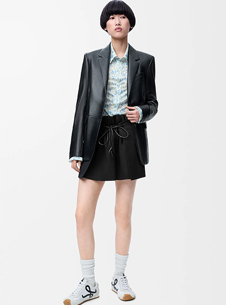 LOEWE高仿女装 | 罗意威A货服装  2025早秋LOEWE新款 黑色棉质和丝绸迷你半身裙