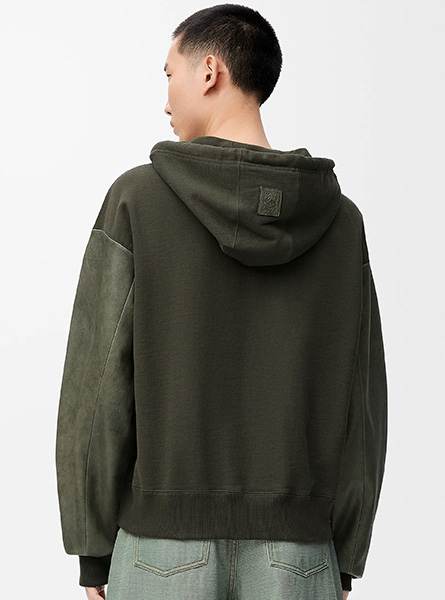 LOEWE高仿男装 | 罗意威A货服装  2025早秋新款 卡其绿色棉质和纳帕羊皮革混搭连帽卫衣