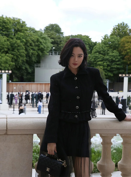 高仿CHANEL包包 辛芷蕾 在CHANEL 25秋冬高级定制大秀