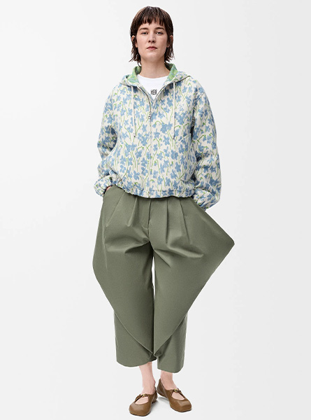 LOEWE高仿女装 | 罗意威A货服装  2025早秋LOEWE新款 蓝色羊毛和棉质连帽夹克