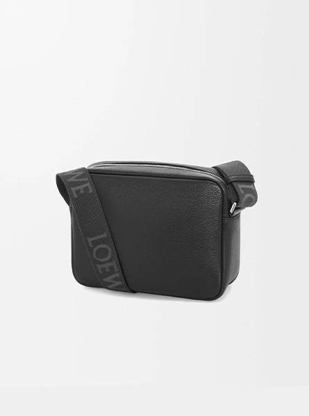 高仿LOEWE包包 | A货罗意威男包 2025早秋新款 黑色中号柔软粒面牛皮革 Pebble 邮差包