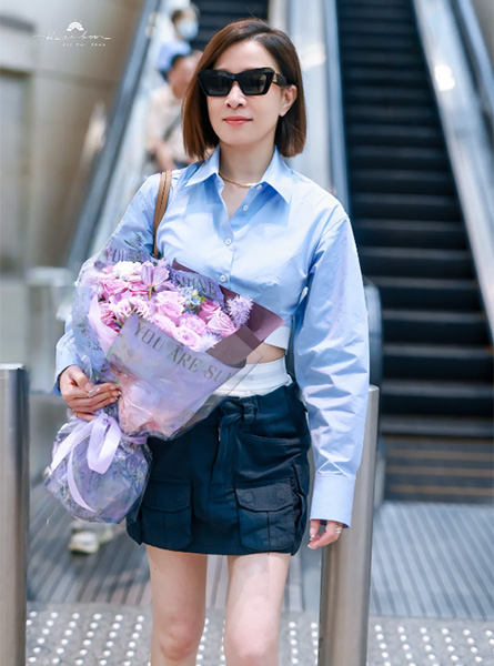 高仿FENDI包包 大号Roll手袋 佘诗曼 机场私服