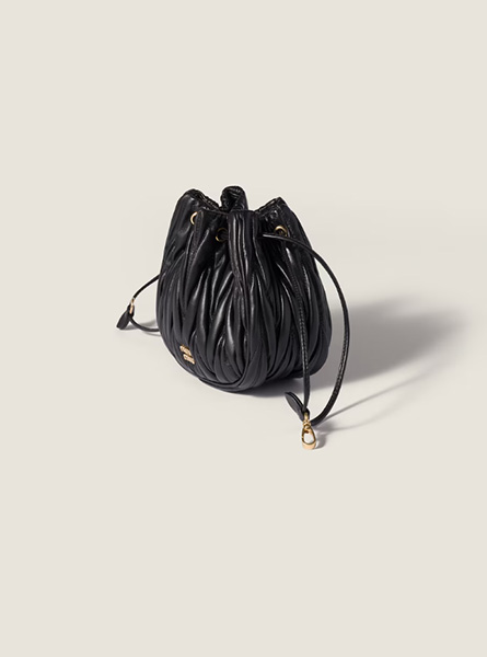 高仿MIUMIU包包 | A货缪缪包包 2025秋冬MIUMIU新款 黑色Matelassé Nappa皮革小袋