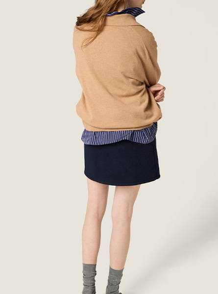 MIUMIU高仿女装 | 缪缪A货服装  2025秋冬MIUMIU新款驼棕色  羊绒Polo衫