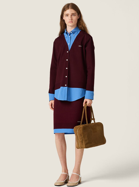 MIUMIU高仿女装 | 缪缪A货服装  2025秋冬MIUMIU新款酒红色 羊绒和府绸衬衫