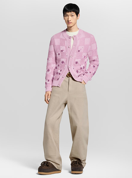 LV高仿男装 | 路易威登 A货服装  2025秋冬LV新款 粉色DAMIER 刺绣开衫
