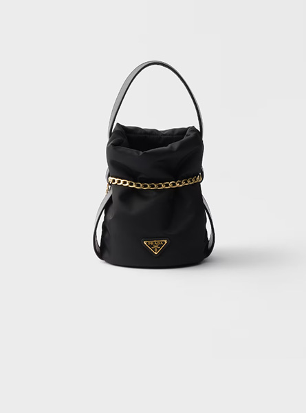 高仿PRADA包包 | A货普拉达女包 2025秋冬PRADA新款 黑色Petit Sac Noir Re-Nylon与Nappa皮革迷你水桶包