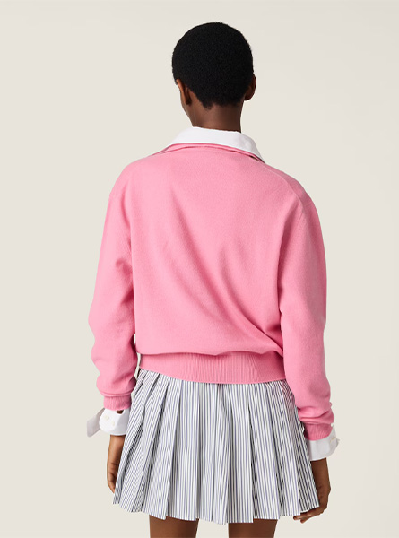 MIUMIU高仿女装 | 缪缪A货服装  2025秋冬MIUMIU新款 粉红色 羊绒半拉链Polo衫