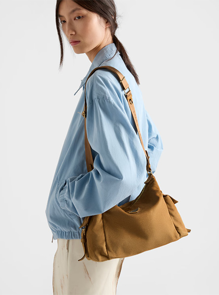 高仿PRADA包包 | A货普拉达女包 2025秋冬PRADA新款 肉桂色Prada Explore 大号绒面皮革手袋