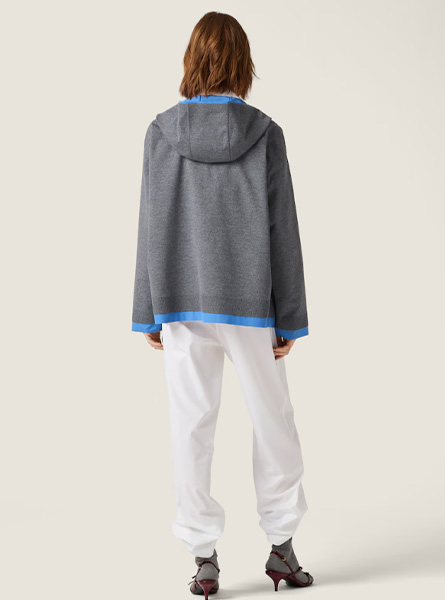 MIUMIU高仿女装 | 缪缪A货服装  2025秋冬MIUMIU新款 灰色粘合针织夹克