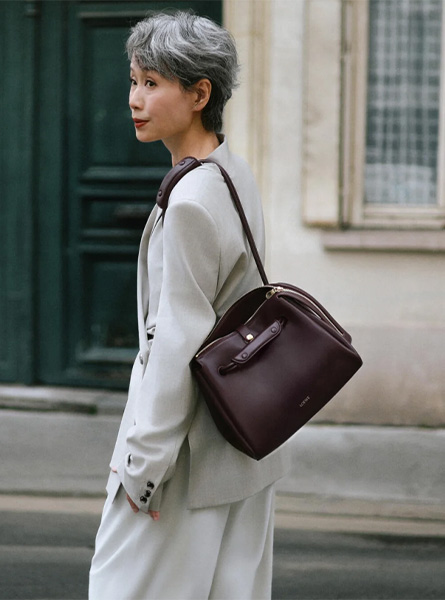 高仿LOEWE包包 中号柔软牛皮革 Madrid 手袋 叶童复古摩登穿搭