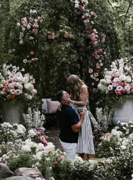 高仿女装 Ralph Lauren女装 霉霉官宣订婚