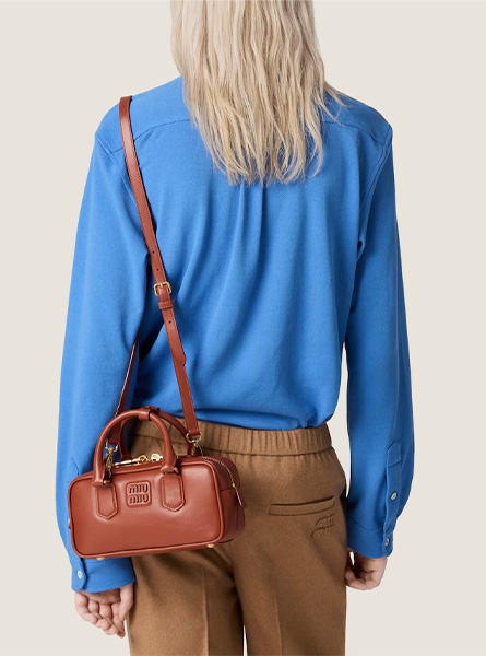 高仿MIUMIU包包 | A货缪缪包包 2025秋冬MIUMIU新款 铁红色 Arcadie皮革手袋