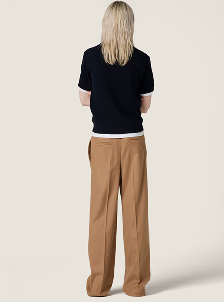 MIUMIU高仿女装 | 缪缪A货服装  2025秋冬MIUMIU新款 蓝色羊绒圆领毛衣