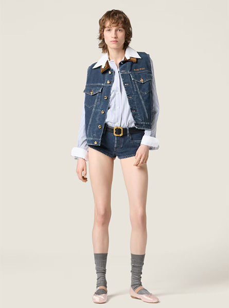 MIUMIU高仿女装 | 缪缪A货服装  2025秋冬MIUMIU新款 蓝色植绒丹宁和丝绒质感背心